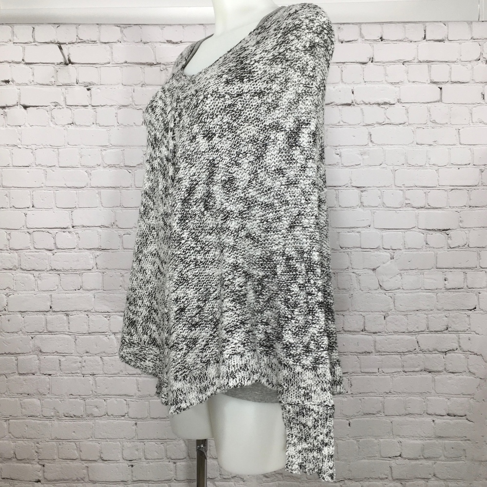 Poncho - Picture 3 of 8